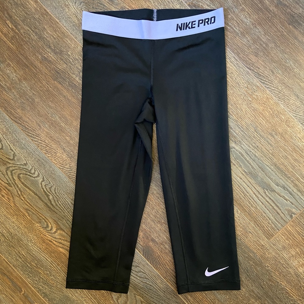 Nike Pro black capri leggings with lavender waistband